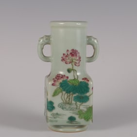 A bean celadon made in the Qianlong period of the Qing Dynasty with pastel and a heron lotus liter