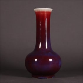 A glazed long-necked bottle changed from a kiln in the Song Dynasty