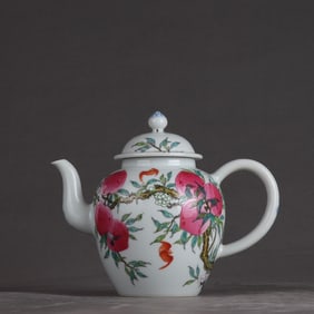 A pastel Fushou Shuangquan poetry pot made in the Qianlong period of the Qing Dynasty