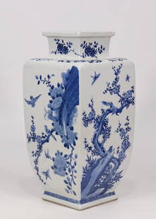 A blue and white flower bird square bottle made in the Kangxi era of the Qing Dynasty: Qing Dynasty Kangxi year blue and white flower bird square bottle Size:H:37.5cm Belly D:W:17.2cm (The Dimensions Of All Batches Are Manually Measured.If You Need More Detailed Information, Please Cont