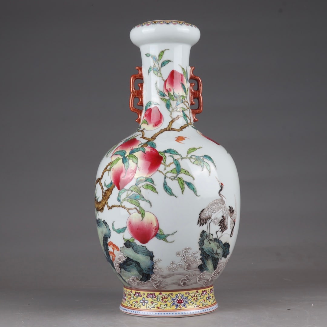 A pastel longevity crane longevity amphora made in the Qianlong period of the Qing Dynasty: The pastel longevity crane longevity amphora made in the Qianlong period of the Qing Dynasty Size:H:35cm Belly D:18cm (The Dimensions Of All Batches Are Manually Measured.If You Need More Detailed Inf