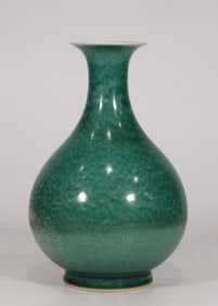 A beauty drunken jade pot spring vase made in the Kangxi era of the Qing Dynasty