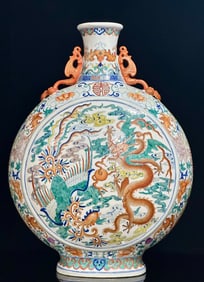 A blue and white bucket made in the Qing Dynasty, passionflower entangled branches, open windows,