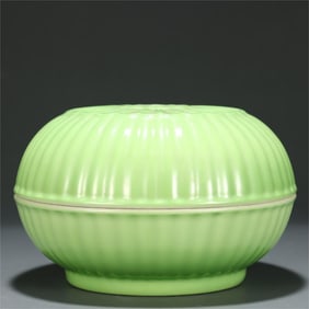 A box of apples and green melons in the Qing Dynasty