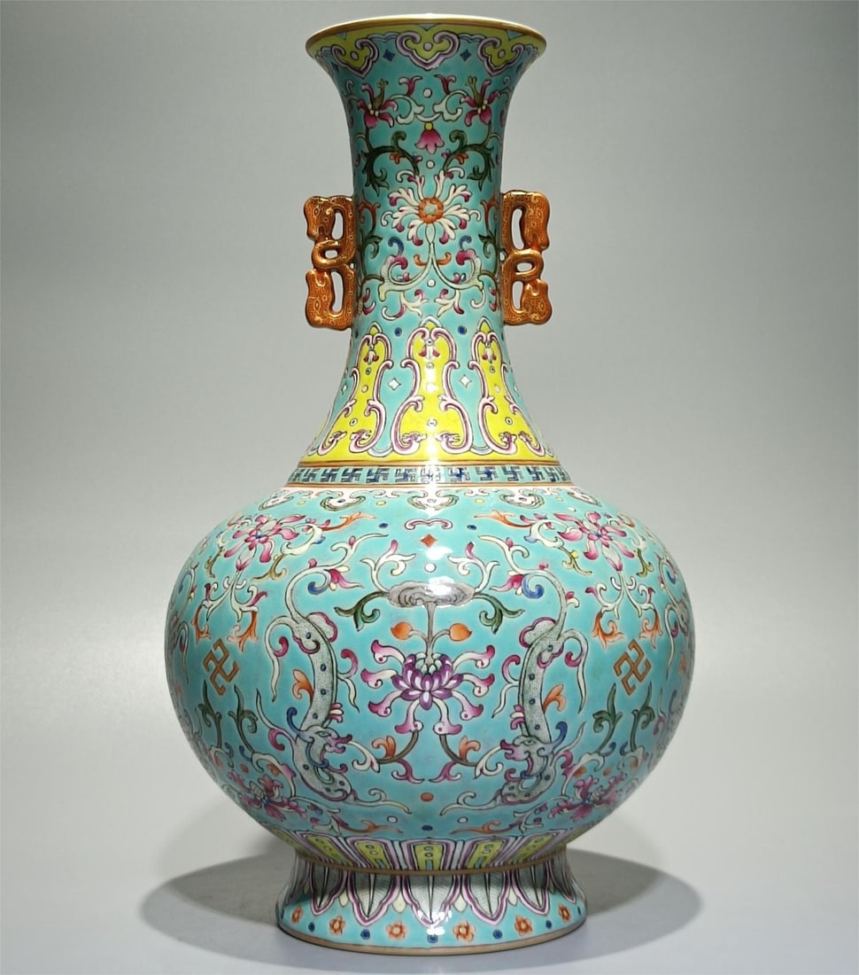 A pastel turquoise green space Kuifeng in the Qing Dynasty Qianlong wears a bottle of intertwined: Qing Qianlong model pastel turquoise green space Kuifeng presents birthday wearing intertwined amphora vase Size:H:29cm W:17.5cm (The Dimensions Of All Batches Are Manually Measured.If You Need More D