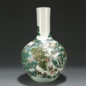 A pastel Bailu Tianqiu bottle from the Qing Dynasty
