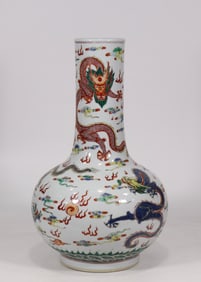 A colorful five-dragon long-necked bottle made in the Kangxi era of the Qing Dynasty