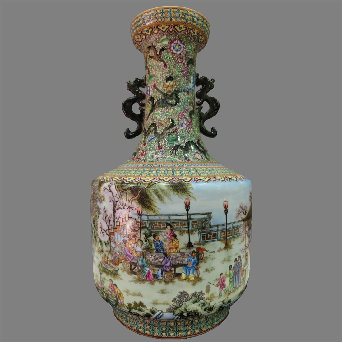 A pair of amphora vases of the ancient Yuexuan peach forest night banquet made in the Qianlong: The Qing Dynasty's Qianlong year system of Guyuexuan Peach Forest Night Banquet Amphora Appreciation Bottle Size:H:31cm Belly D:18.2cm Mouth D:9.2cm (The Dimensions Of All Batches Are Manually Measure
