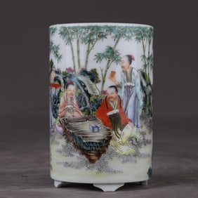 A pastel character story pen holder made in the Qianlong era of the Qing Dynasty
