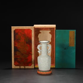 A blue-glazed silver-mouthed imperial fish ear bottle of the Song Dynasty official kiln Qianlong