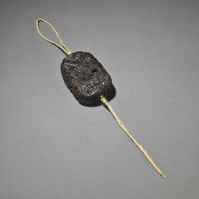 A beautiful Hainan agarwood sachet is hollow carved with dragons soaring all over the world