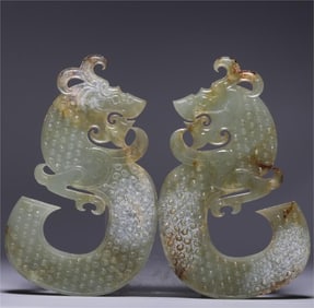 A pair of ancient jade drum nail pattern dragon jade in the Ming Dynasty