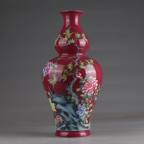 A pastel flower and bird vase made in the Qianlong period of the Qing Dynasty