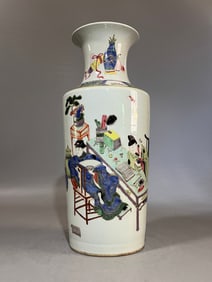 A pastel figure bottle made in the Yongzheng year of the Qing Dynasty