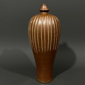 A Song Dynasty Cizhou kiln persimmon red glaze melon edge large plum bottle