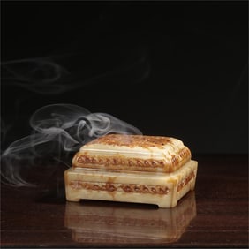 A Hetian jade sugar aroma burner from the Qing Dynasty