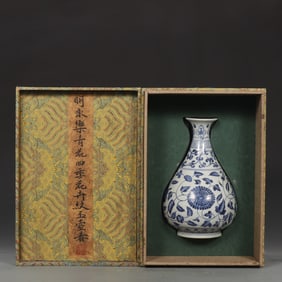A blue and white four-season flower pattern jade pot spring made in the Yongle year of the Ming
