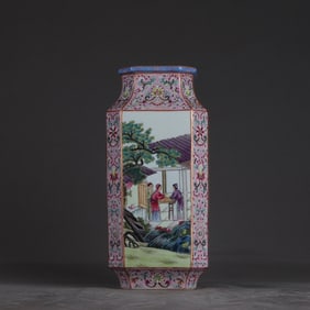 A square bottle of pastel gold-painted window farming picture made in the Qianlong period of the