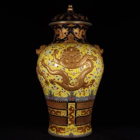 A yellow pastel gold-painted carved drum nail made in the Yongzheng year of the Qing Dynasty, and