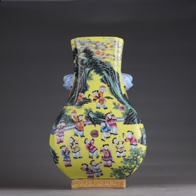 A pastel yellow ground hundred children pot ear inlay made in the Qianlong period of the Qing