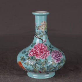 A turquoise green enamel peony flower vase made in the Yongzheng era of the Qing Dynasty