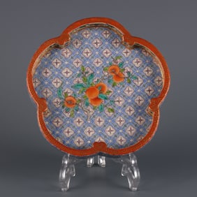 A blue-background pastel made in the Qianlong period of the Qing Dynasty is the icing on the cake