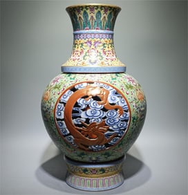A Qing Dynasty Qianlong enamel Fushou Lianlian hollow dragon cloud pattern bottle