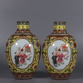 A pair of yellow ground window boy bottles made in the Qianlong period of the Qing Dynasty