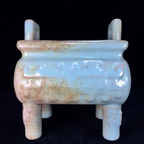 A cauldron of Ru porcelain in the Song Dynasty