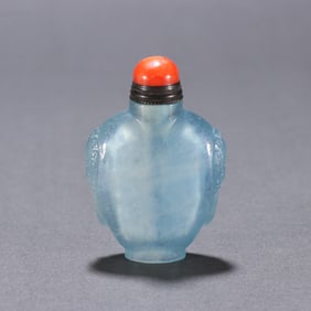A beautiful aquamarine double beast ear snuffbox