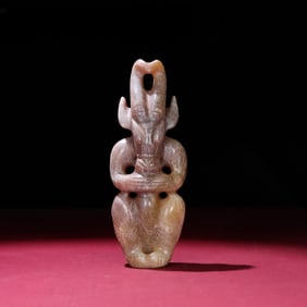 A piece of Hetian jade in the Han Dynasty is full of gray skin and sun god