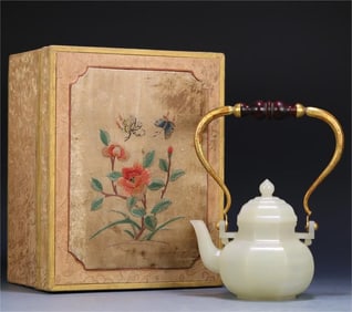 A Hetian jade eight-sided beam pot from the Qing Dynasty