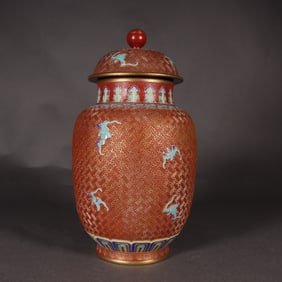 A pair of pastel imitation lacquer lacquered gilded carved swastika version of the Fu pattern lid