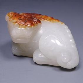 A piece of Hetian white jade in the Qing Dynasty is a beast of good luck