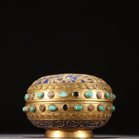 A copper gilt inlaid with a treasure lion roll hydrangea cover box of the Qing Dynasty