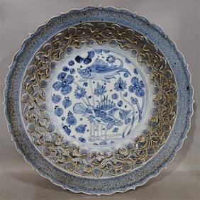 A beautiful plate of broccoli algae pattern