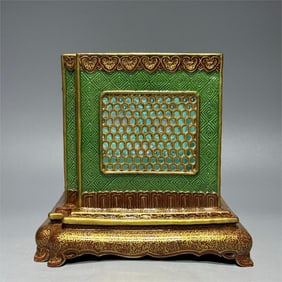 A Qing Dynasty Qianlong model of enamel green background hollow square pen holder