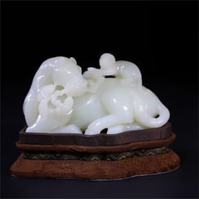 A Qing Dynasty Hetian jade ornament that was immediately made a marquis