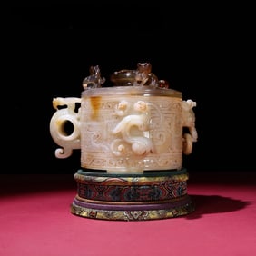 A white jade cup with an agate lid from the Warring States period