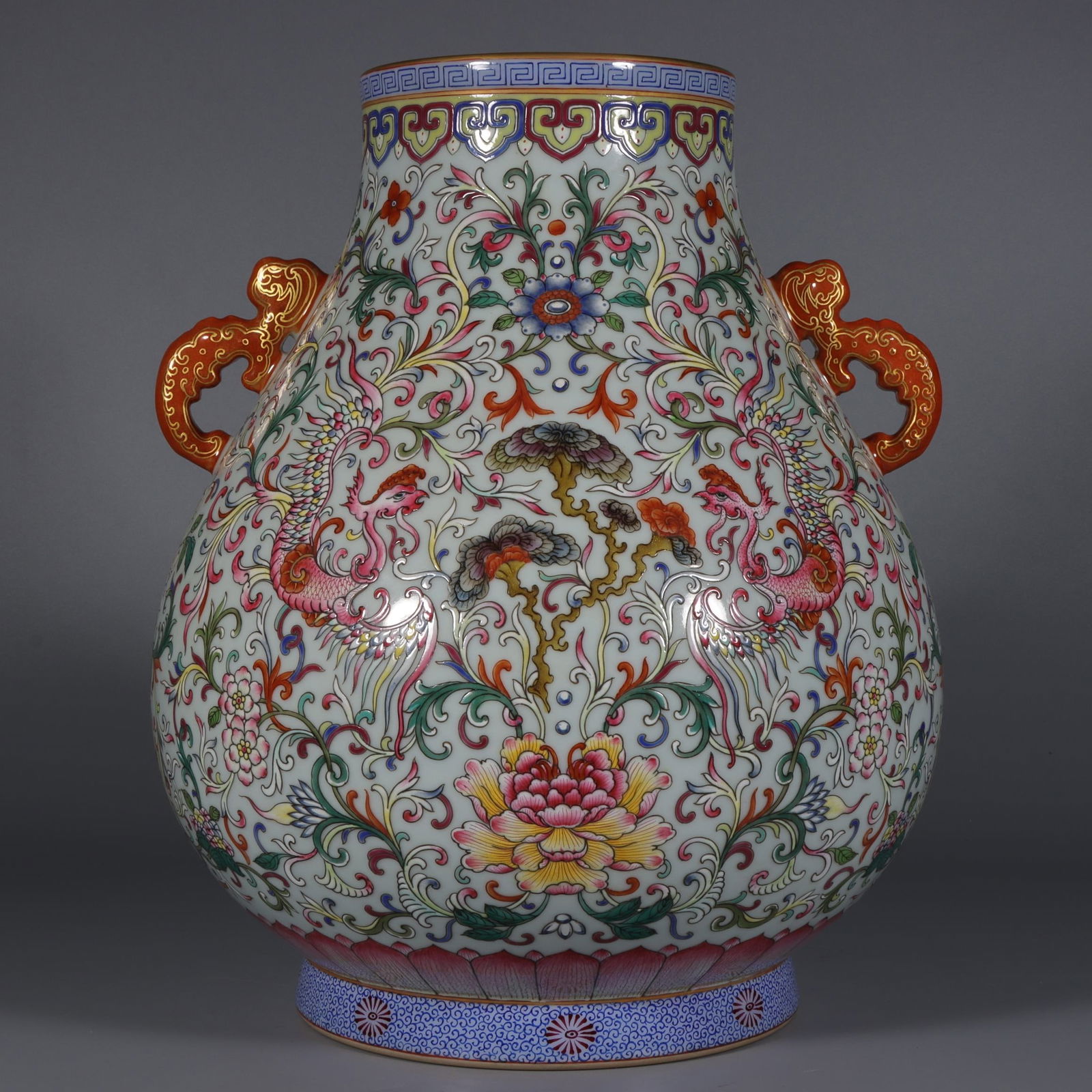 A pastel gold-painted entwined lotus flower Ganoderma lucidum phoenix pattern amphora made in the: Qing Dynasty Qianlong year pastel gold-painted entwined lotus flower Ganoderma lucidum phoenix pattern amphorae Size:H:32.3cm Mouth D:12.8cm Bottom:17.5cm (The Dimensions Of All Batches Are Manually M