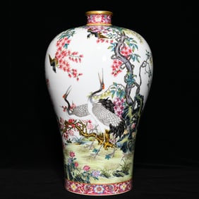 A pastel flower and bird pattern plum vase made in the Yongzheng era of the Qing Dynasty