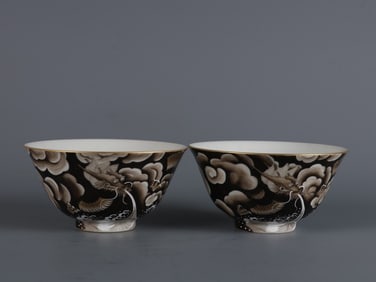 A pair of ink color cloud dragon pattern cups made in the Qianlong period of the Qing Dynasty