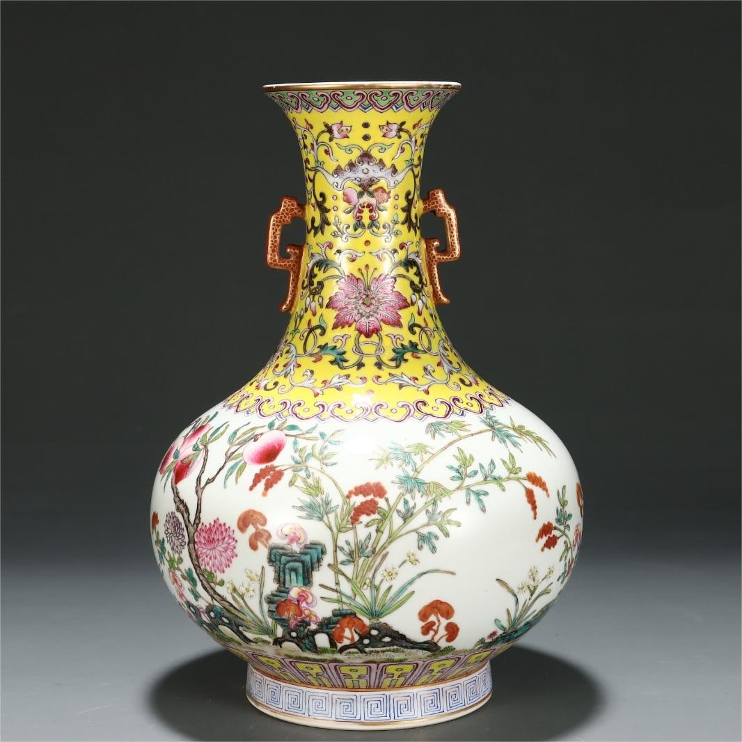 A pastel floral amphora from the Qing Dynasty: Pastel floral amphora of the Qing Dynasty Size:H:27.2cm W:19.3cm (The Dimensions Of All Batches Are Manually Measured.If You Need More Detailed Information, Please Contact Our Customer Service Before