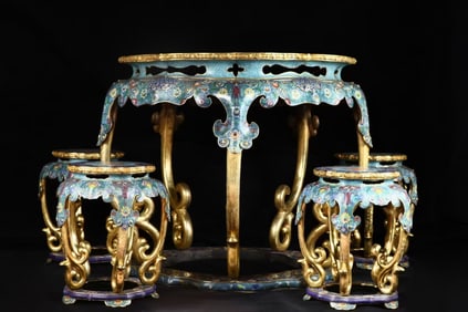 A set of copper cloisonné table made in the Qianlong period of the Qing Dynasty