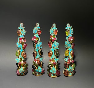 A set of Qing Dynasty court gold-inlaid gemstone finger sets