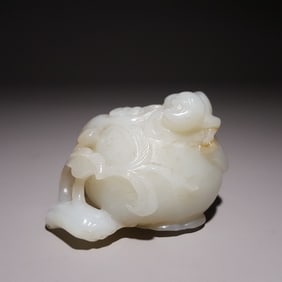 A beautiful Hetian jade monkey to celebrate his birthday