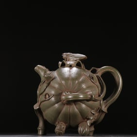 A purple sand bionic pumpkin-shaped teapot of Wang Yinxian
