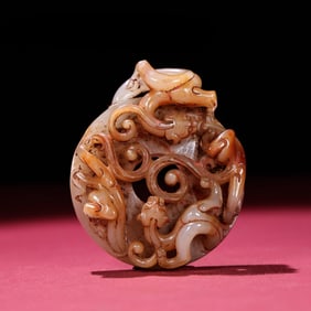 A beautiful Hetian jade birth pit full of high-relief dragon jade