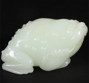 A beautiful Hetian jade golden toad