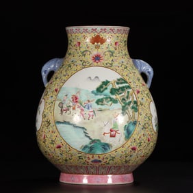 A piece of the Qing Dynasty Qing Dynasty Longnian model yellow background pastel gold-painted